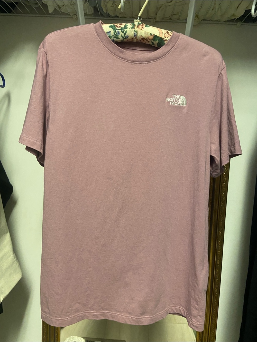 The North Face women’s Short Sleeve Tee - Mauve